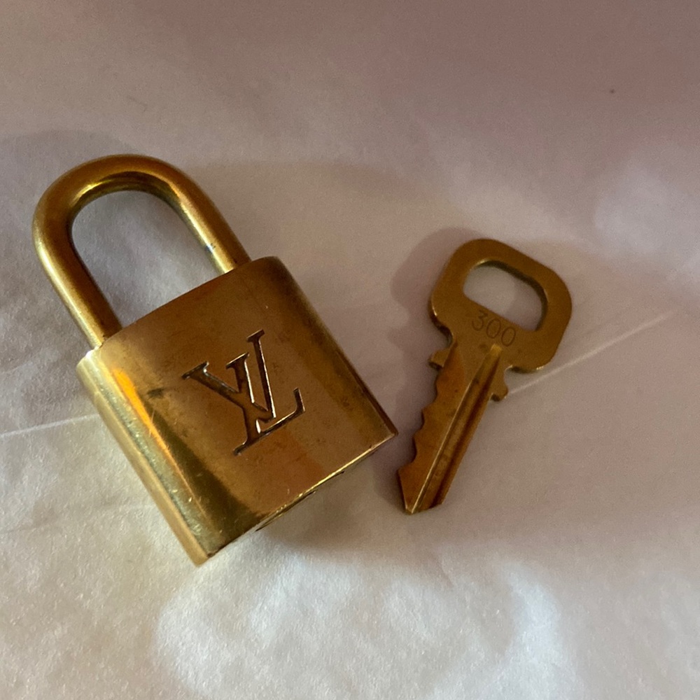 Louis Vuitton #300 lock and key